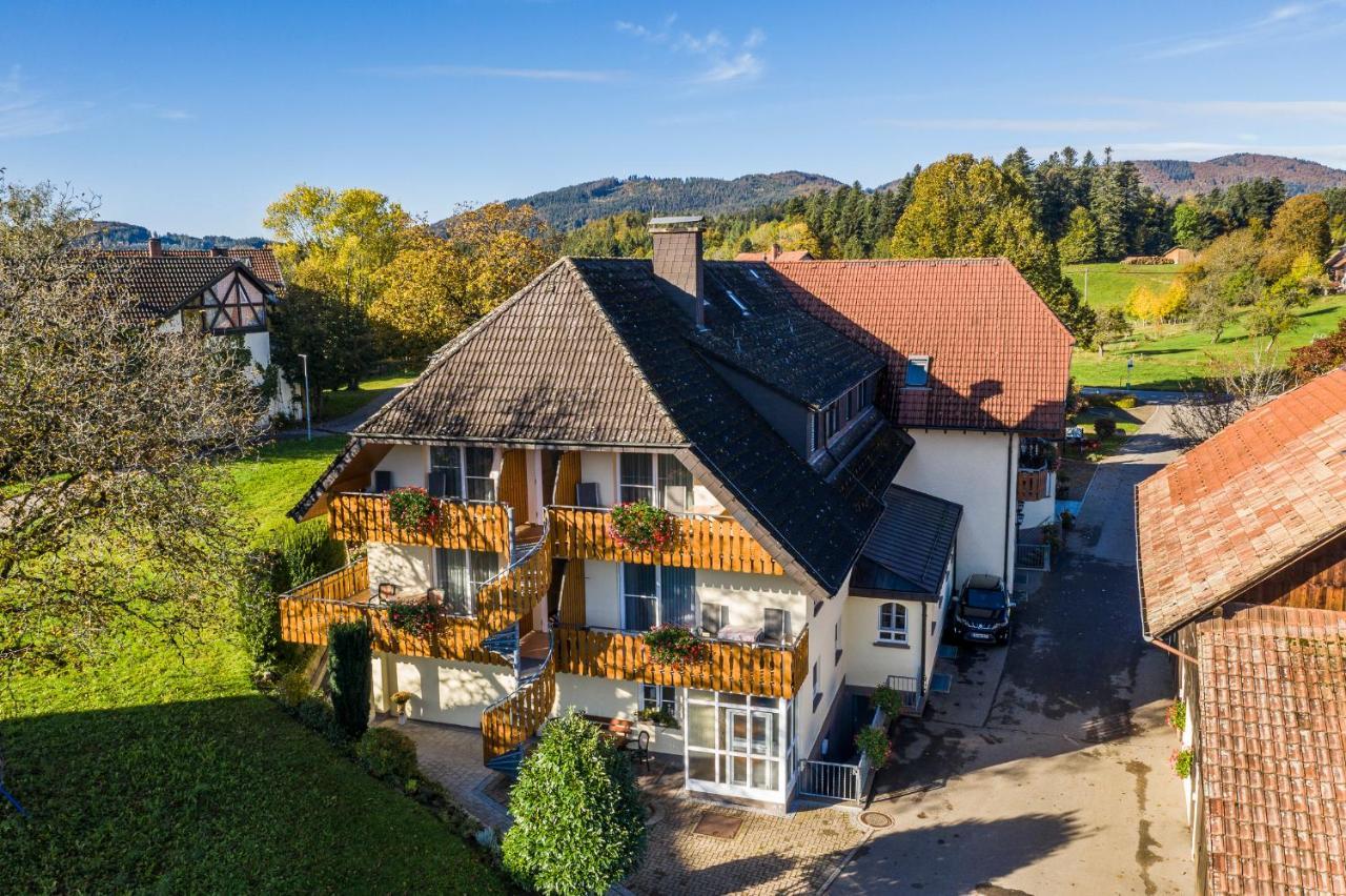 Hotel-Restaurant Sennhutte Im Herzen Des Sudschwarzwalds Kleines Wiesental Esterno foto